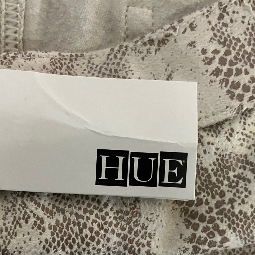 HUE Cream Patterned Leggings - Picture 3 of 11